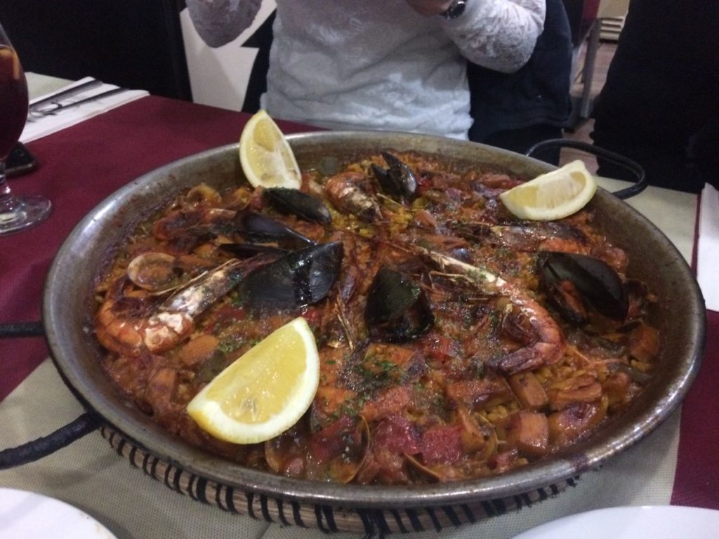 paella-danie-kuchni-hiszpanskiej