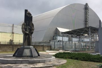 czarnobyl-kokon nad elektrownia